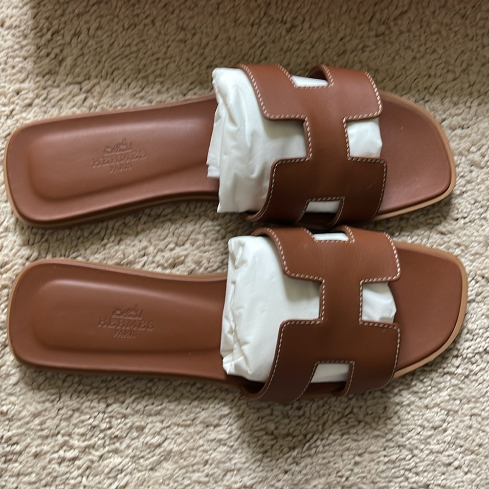 Authentic Hermes Orans, Comes with original box, dustbags, ribbon, and paperwork